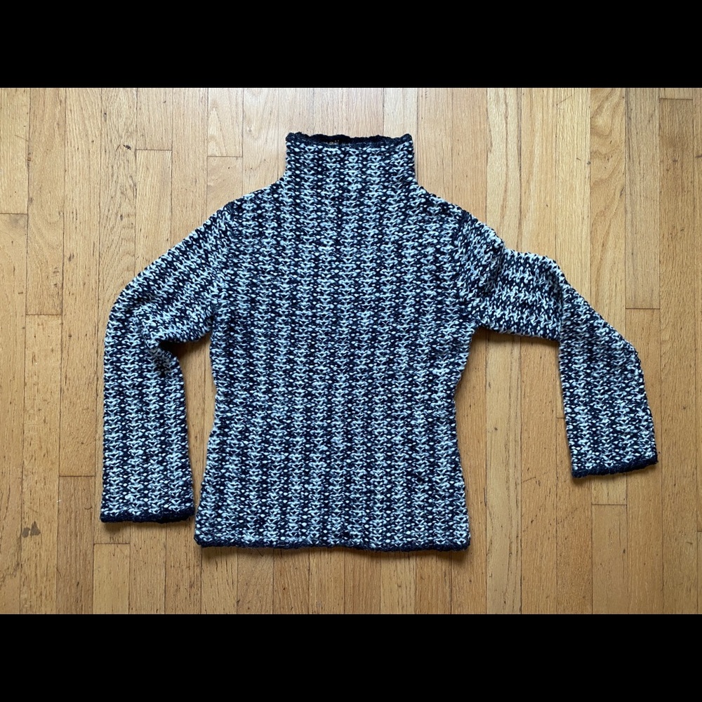 Lovely sweater!🌸